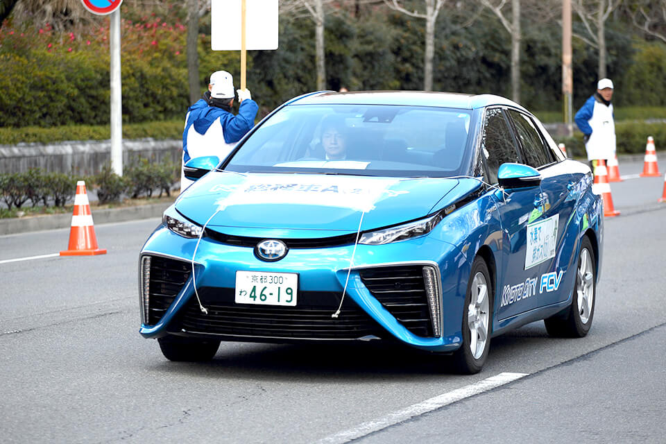 水素カー「ミライ」の導入